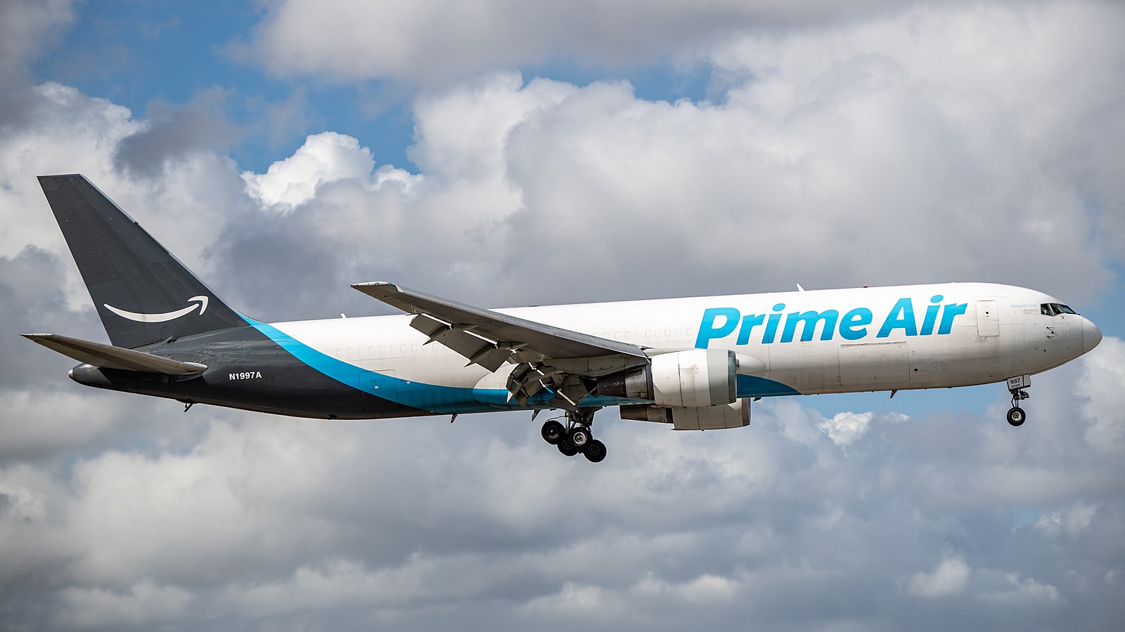 NTSB data shows a pilot warned repeatedly that the Amazon 767 was going too fast, and got no consistent answer, before the aircraft overran the Miami runway by 1,300 feet