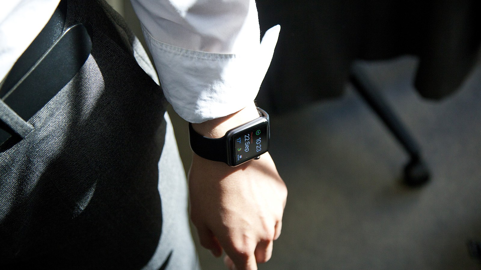 Apple hit with a record $5.72 billion patent verdict over iPhone and Apple Watch haptics — and its past billion-dollar losses show why the jury’s number is only a starting point