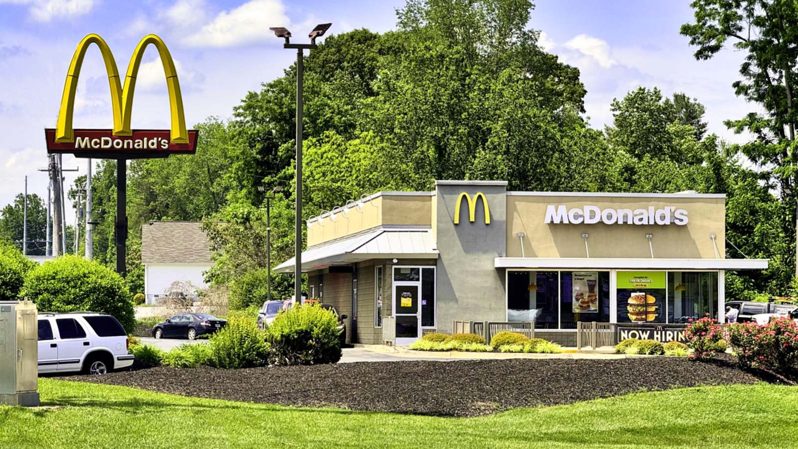 McDonald's US sales growth stalls to 0.8% as guest counts fall — and only two-thirds of its restaurants priced the value menu right