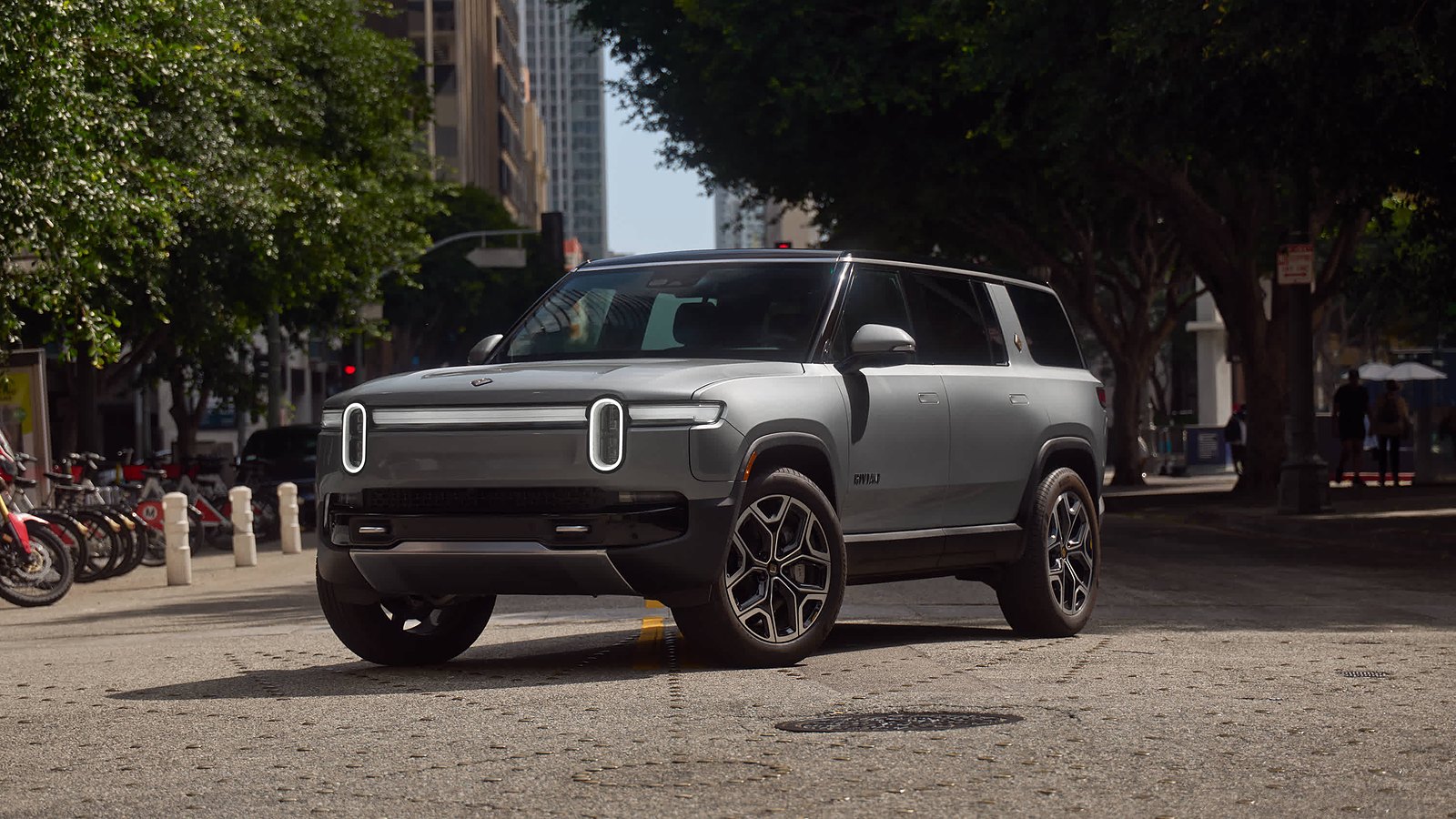 Rivian R1S