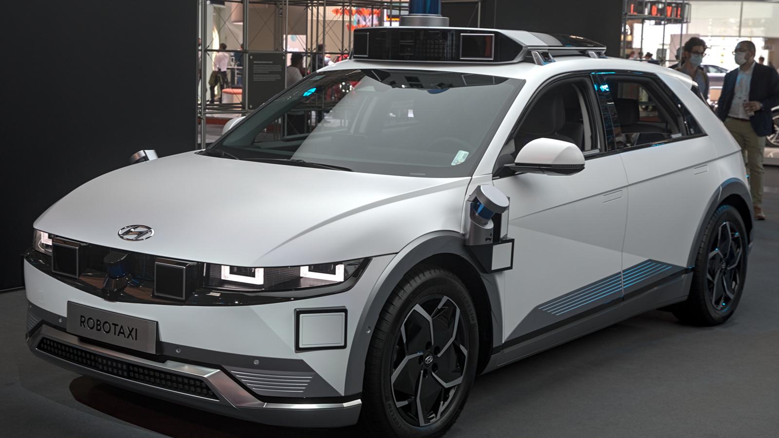 Uber was approved to run 1,000 robotaxis in Las Vegas. It doesn't own a single one of them